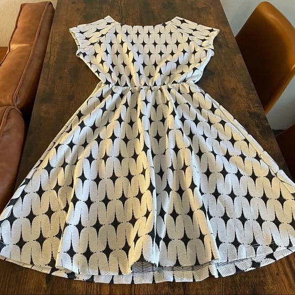 Renee C black and white wavy print skaterstyle dress - Picture 14 of 16